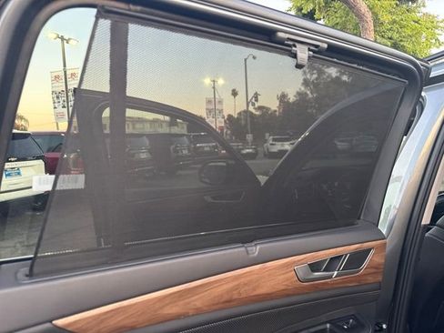 Used 2025 Volkswagen Atlas SE image 32