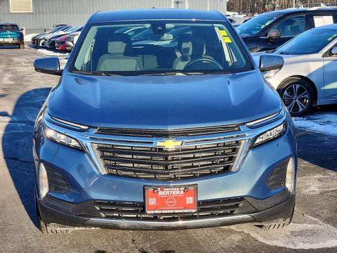 Used 2024 Chevrolet Equinox LT image 2