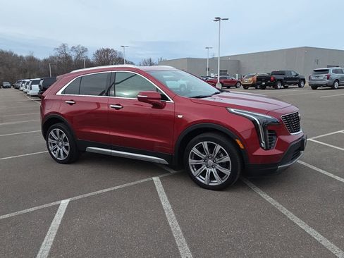 Used 2019 Cadillac XT4 Premium Luxury image 2