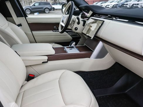 New 2025 Land Rover Range Rover SE image 17