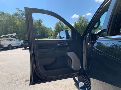 Used 2024 Chevrolet Silverado 2500 High Country image 15