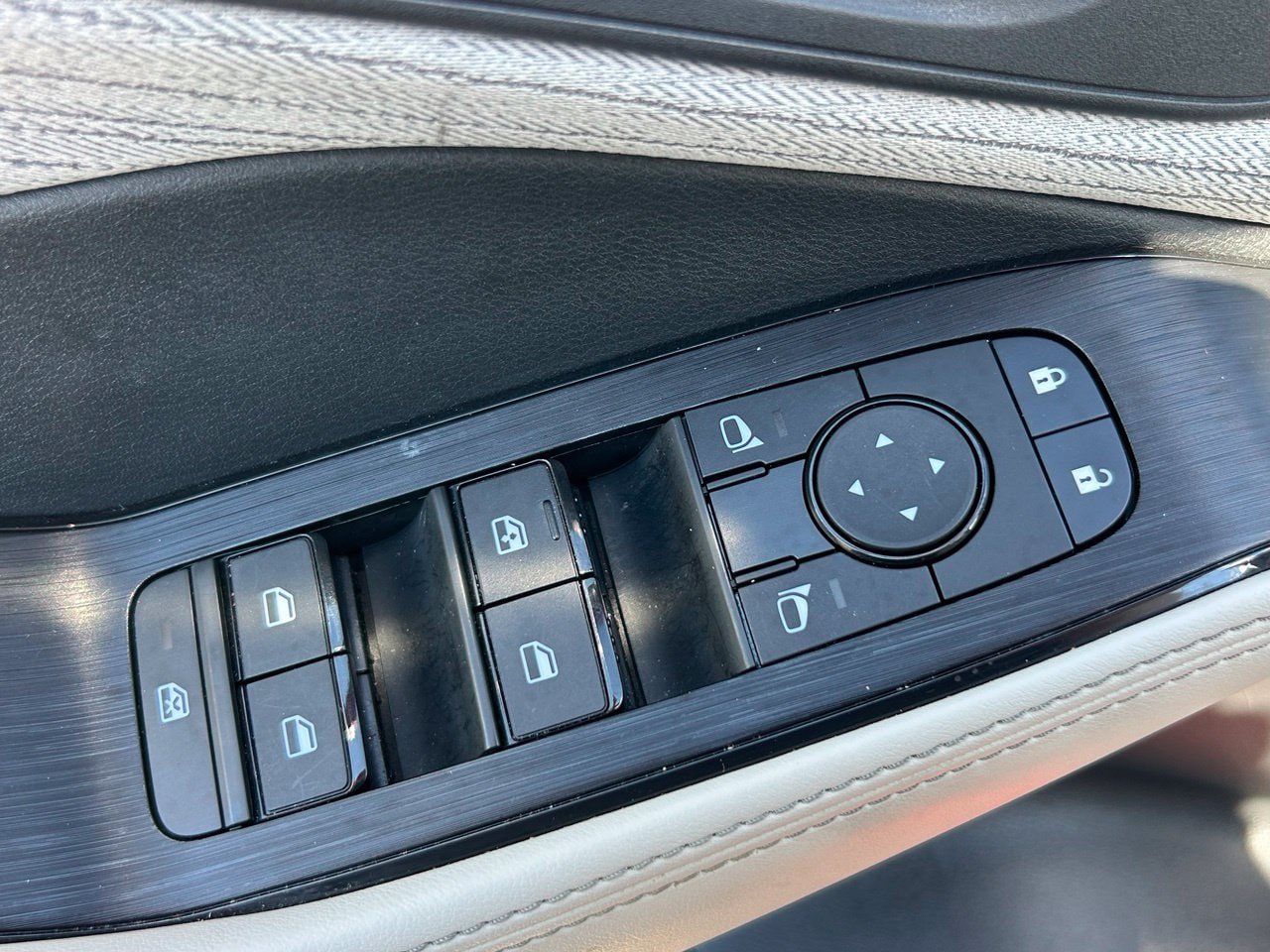 Certified 2023 Nissan Rogue SV FWD image 27