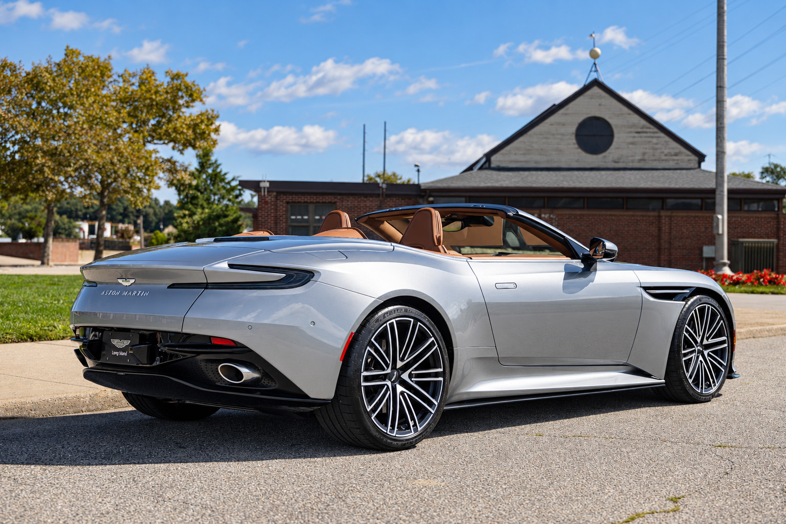 Used 2024 Aston Martin DB12 Convertible RWD image 4