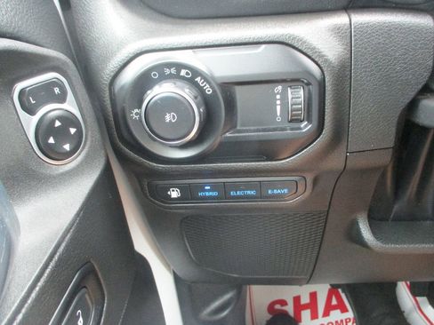 Used 2023 Jeep Wrangler Sahara image 14