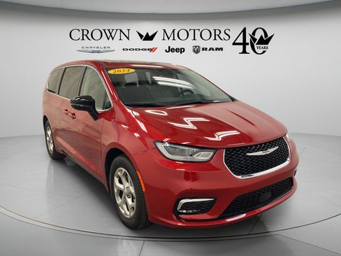 Used 2024 Chrysler Pacifica Limited FWD image 9