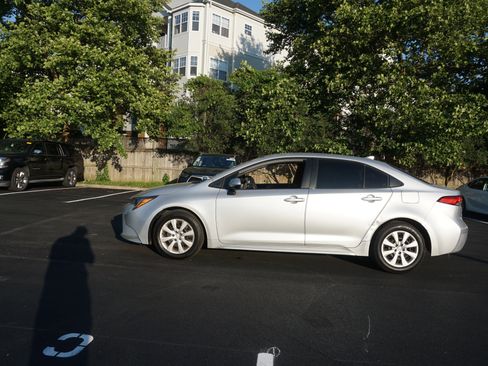 Used 2022 Toyota Corolla LE FWD image 5