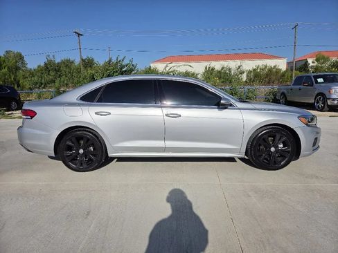 Used 2021 Volkswagen Passat 2.0T SE FWD image 4