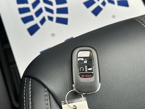 Used 2025 Honda Pilot Touring image 28