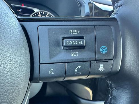 Used 2023 Nissan Pathfinder SL AWD/4WD image 18