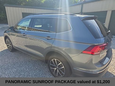 Used 2021 Volkswagen Tiguan SE w/ Panoramic Sunroof Package AWD/4WD image 3