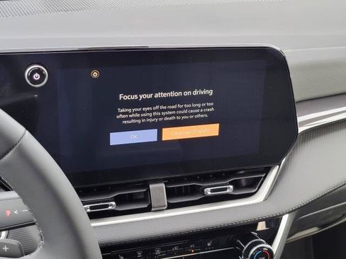 New 2026 Chevrolet Equinox LT AWD/4WD image 18