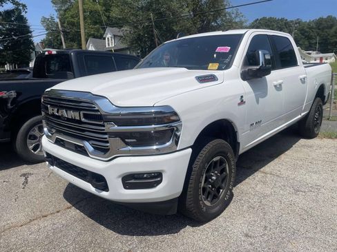 Used 2026 RAM 2500 Laramie AWD/4WD image 3