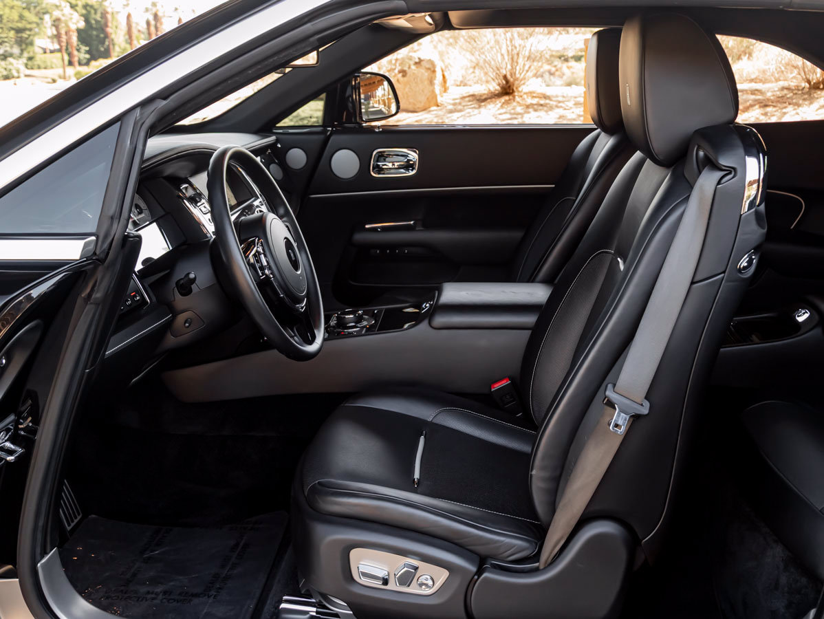 Certified 2018 Rolls-Royce Dawn RWD image 25