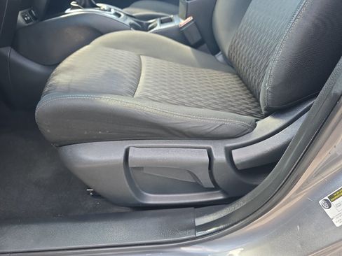 Used 2018 Nissan Rogue S AWD/4WD image 13