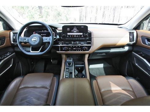 Used 2022 Nissan Pathfinder Platinum w/ Cargo Package image 9