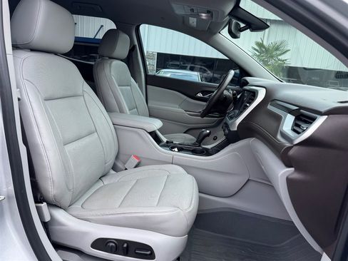 Used 2017 GMC Acadia SLT FWD image 18