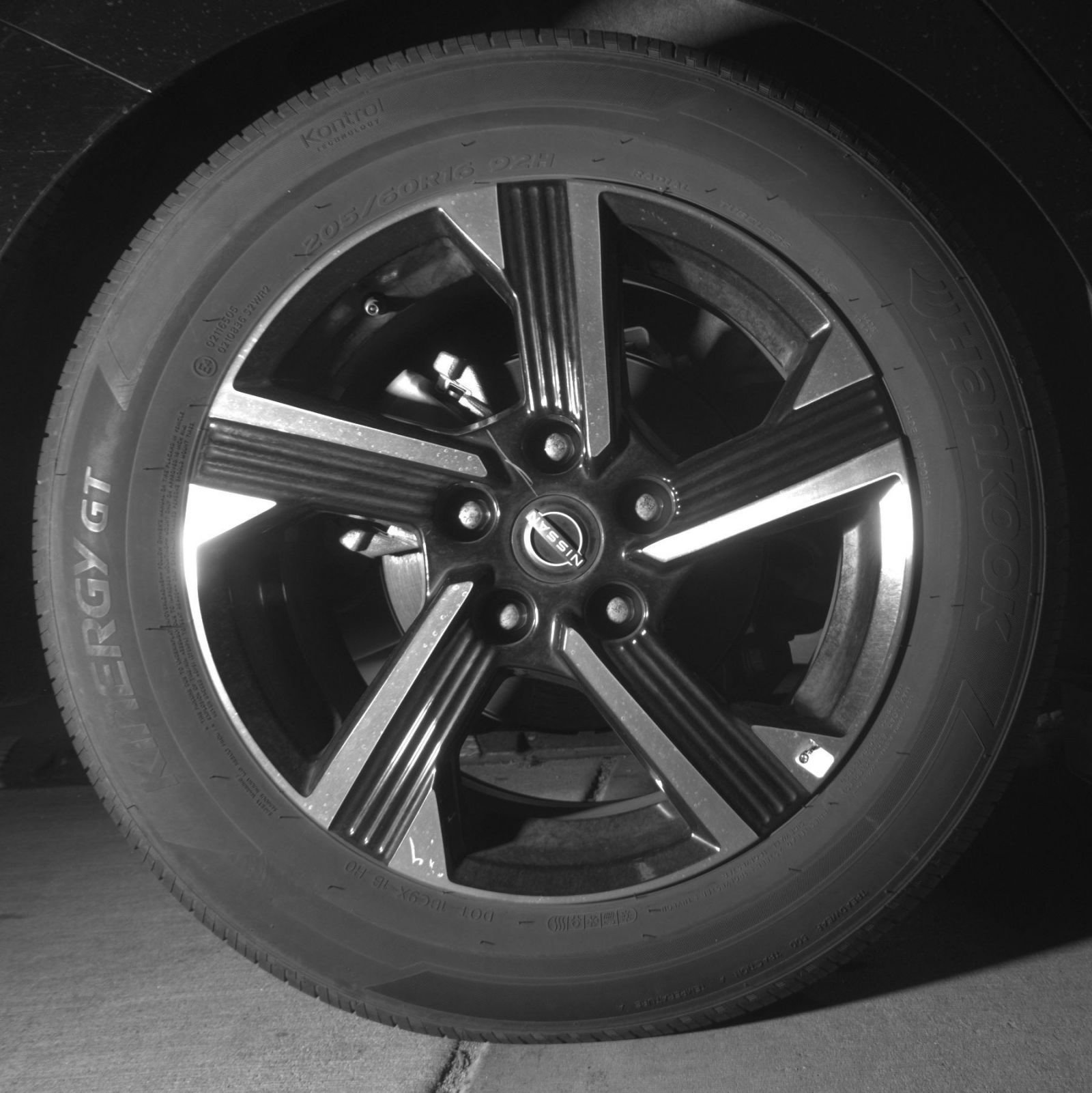 Used 2025 Nissan Sentra SV FWD image 18