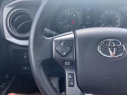 Used 2023 Toyota Tacoma TRD Off-Road w/ TRD Premium Off Road Package AWD/4WD image 23