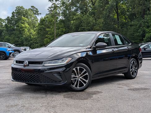 Used 2025 Volkswagen Jetta Sport FWD image 4