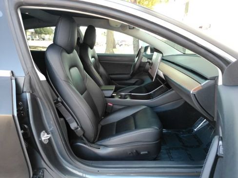 Used 2020 Tesla Model 3 Standard Range Plus RWD image 19