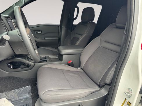 Used 2023 Nissan Frontier SV w/ Midnight Edition Package image 9