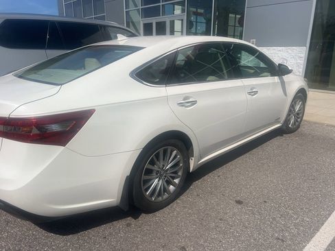 Used 2018 Toyota Avalon Limited w/ All Weather Liner Package FWD image 4