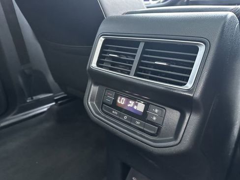 Used 2024 Volkswagen Atlas Peak Edition SE AWD/4WD image 40