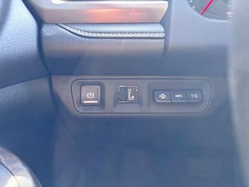 Used 2023 GMC Acadia Denali w/ Denali Technology Package AWD/4WD image 21