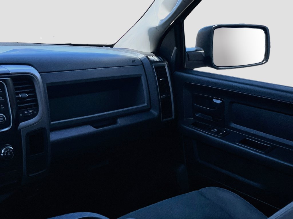 Used 2017 RAM 1500 Express RWD image 21