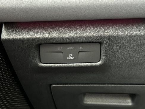 New 2026 Volkswagen Tiguan SE R-Line FWD image 27
