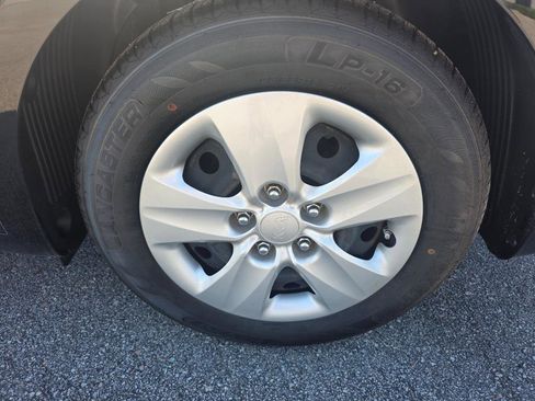 Used 2016 Kia Forte LX FWD image 19