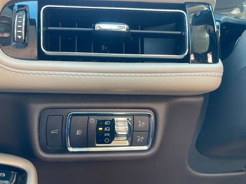 Used 2020 Lincoln Aviator Reserve w/ Equipment Group 202A image 16