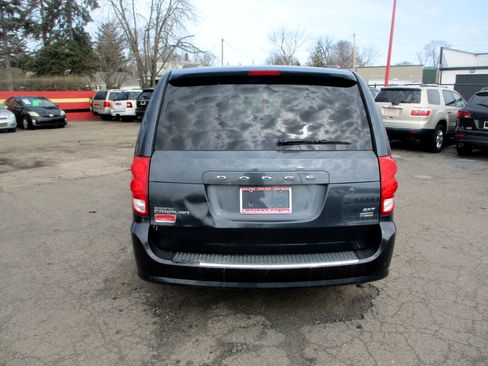 Used 2017 Dodge Grand Caravan SXT image 5