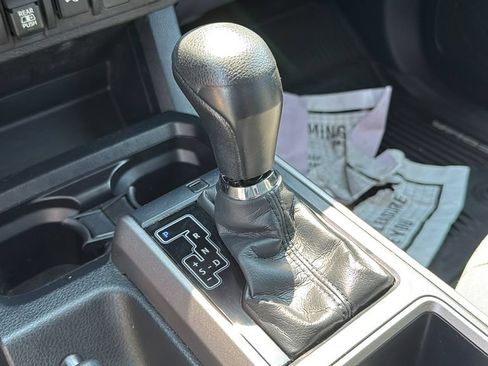 Used 2020 Toyota Tacoma SR5 AWD/4WD image 18
