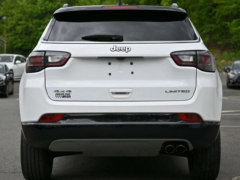 Used 2022 Jeep Compass Limited w/ Elite Group AWD/4WD image 5