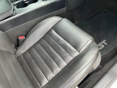 Used 2005 Ford Mustang GT Premium RWD image 14