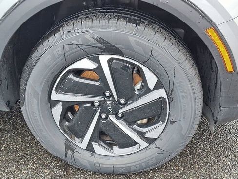 Used 2023 Kia Sportage LX image 9