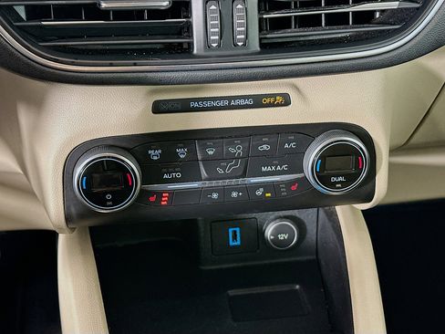 Used 2020 Ford Escape Titanium image 24