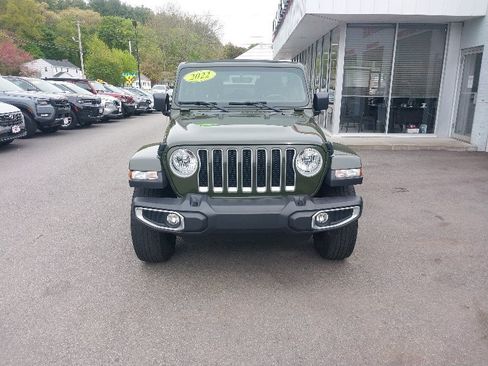 Used 2022 Jeep Wrangler Unlimited Sahara w/ Cold Weather Group AWD/4WD image 3