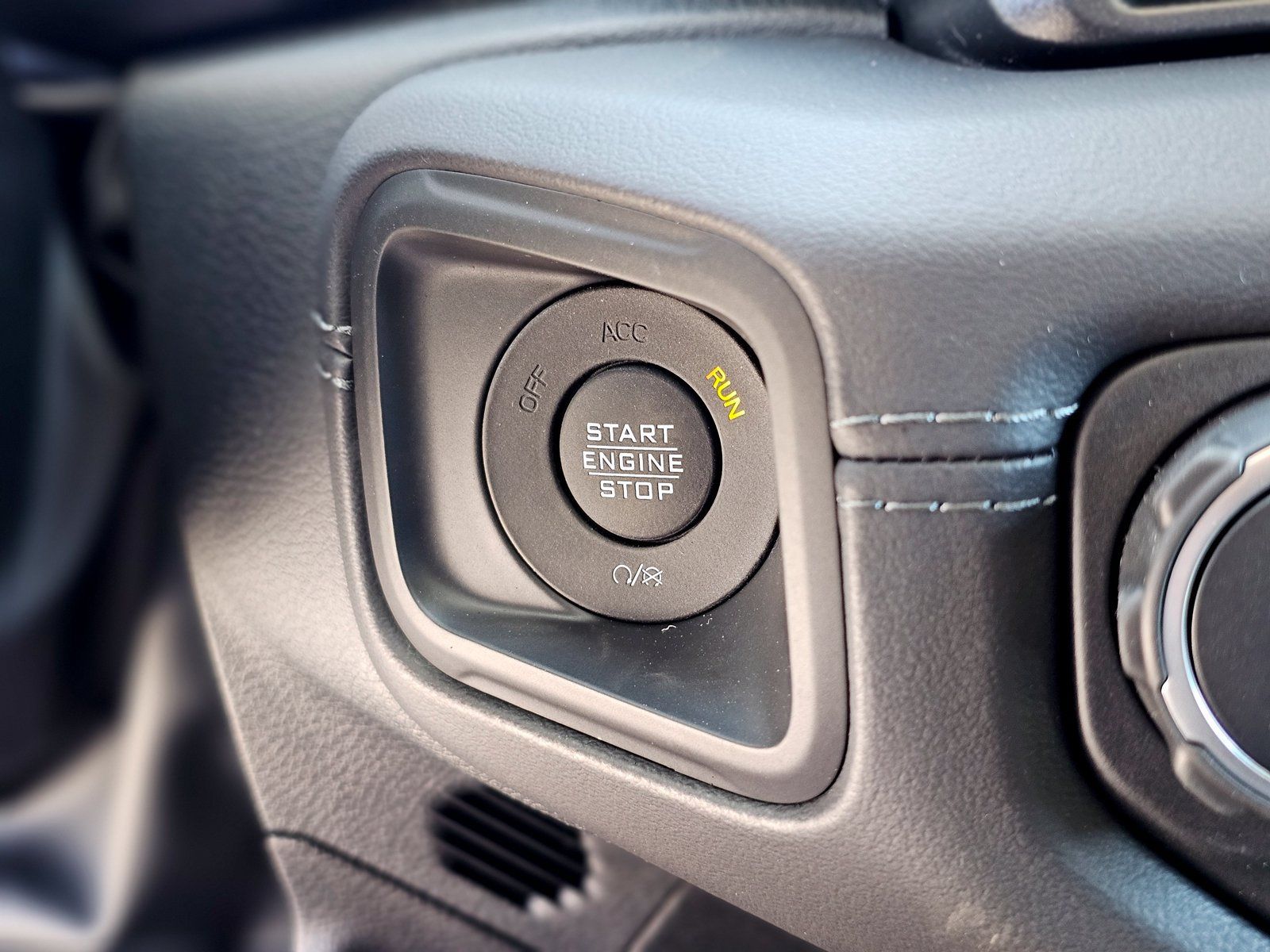 New 2026 Jeep Gladiator Mojave AWD/4WD image 15
