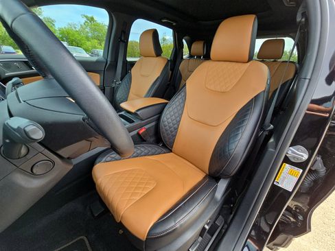 Used 2024 Ford Edge Titanium w/ Titanium Elite Package image 11