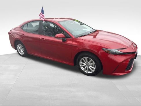 Used 2025 Toyota Camry LE image 28