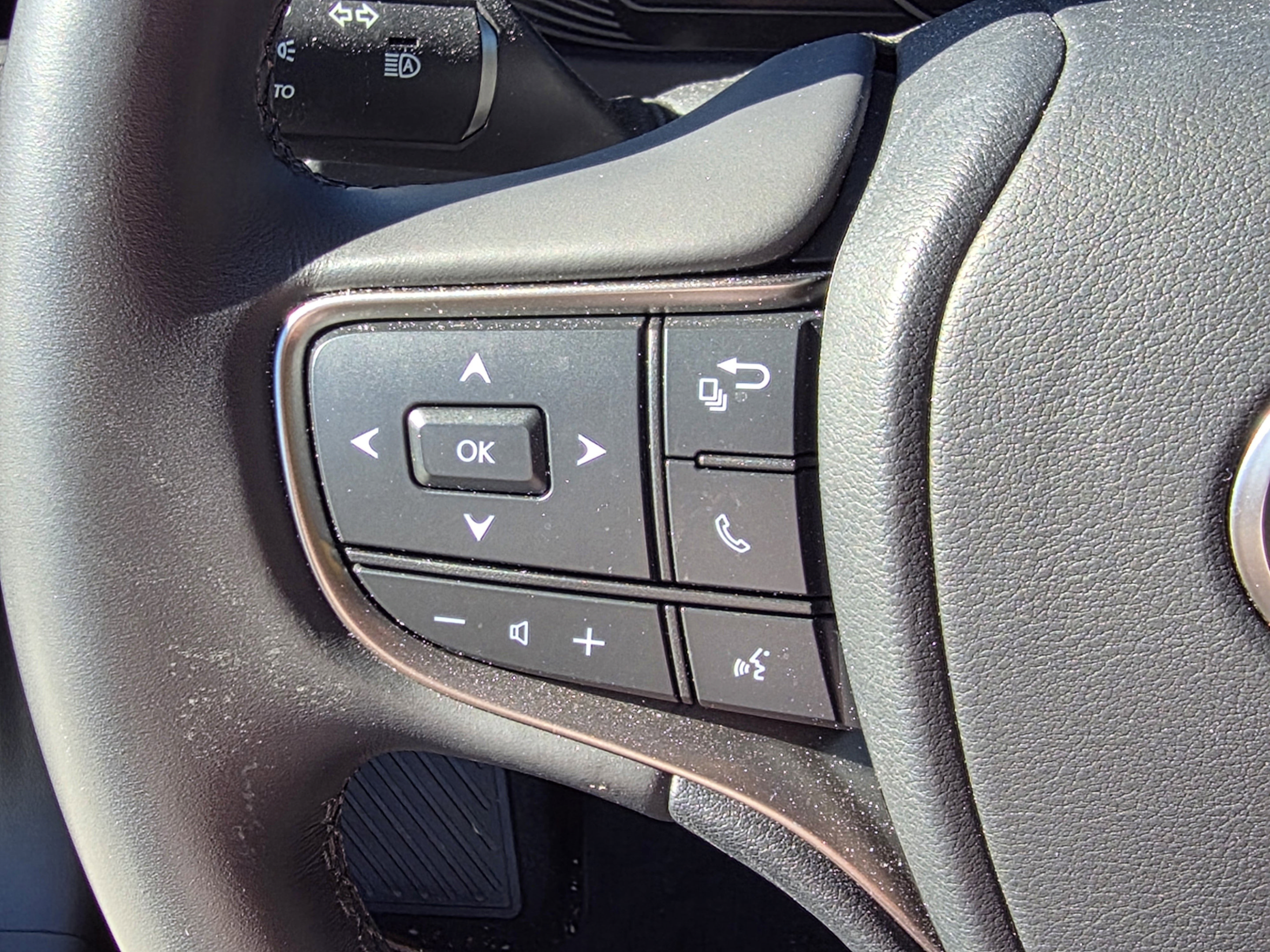 Used 2024 Lexus UX 250h FWD image 16