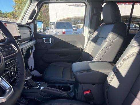 New 2026 Jeep Wrangler Unlimited Sahara AWD/4WD image 22