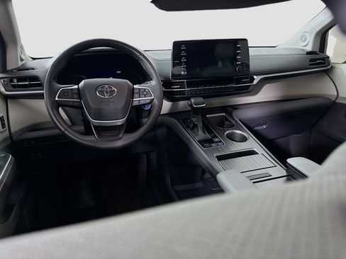Certified 2024 Toyota Sienna Limited image 24