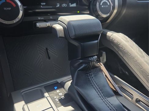 Certified 2025 Toyota Tacoma SR5 AWD/4WD image 26