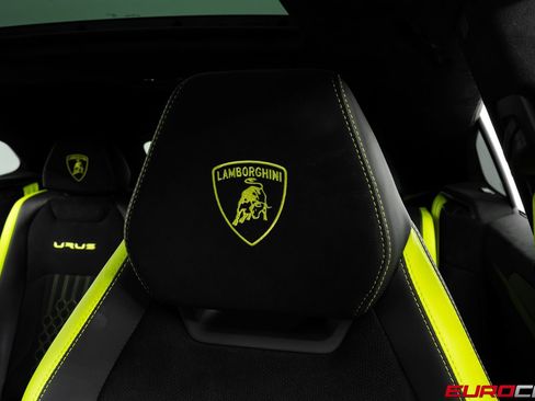 Used 2023 Lamborghini Urus Performante AWD/4WD image 46