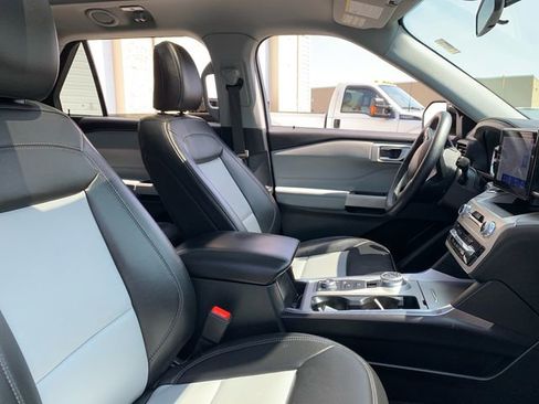 Used 2023 Ford Explorer XLT w/ Equipment Group 202A image 16