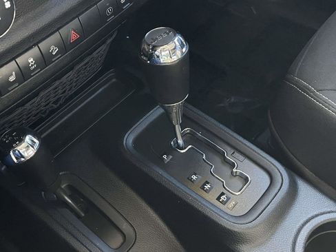 Used 2017 Jeep Wrangler Unlimited Sahara w/ Connectivity Group AWD/4WD image 47