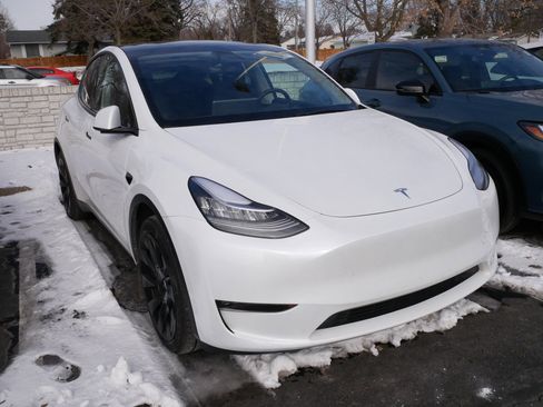 Used 2023 Tesla Model Y Long Range image 4